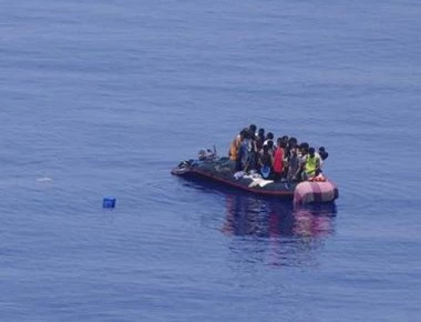 Ερευνες δυτικά της Πύλου για τον εντοπισμό λέμβου με μετανάστες